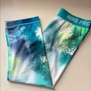 Nike Pro Paint Splatter Capri Leggings
